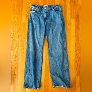Abercrombie High Rise 90s Relaxed Jean. Size 31.